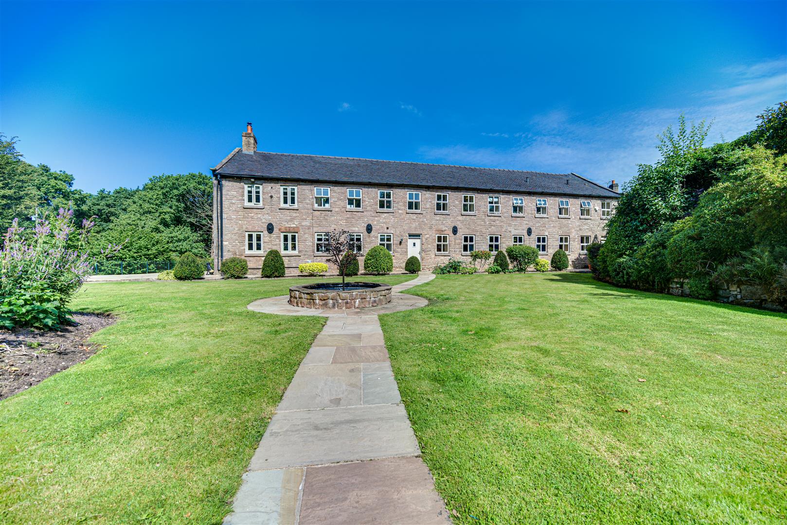 6 bedroom House (unspecified) For Sale
