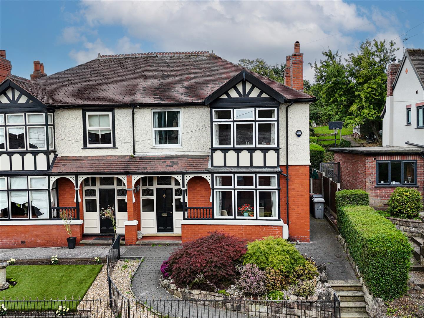 4 bedroom House (unspecified) For Sale