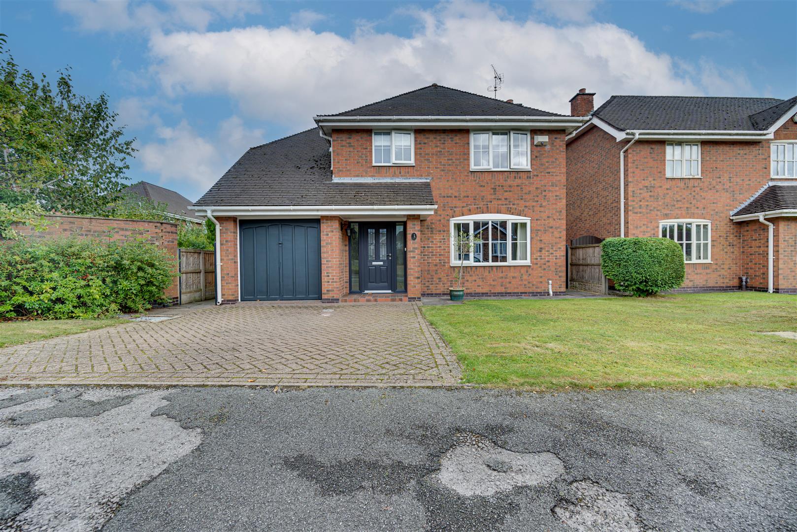 3 bedroom Detached house For Sale