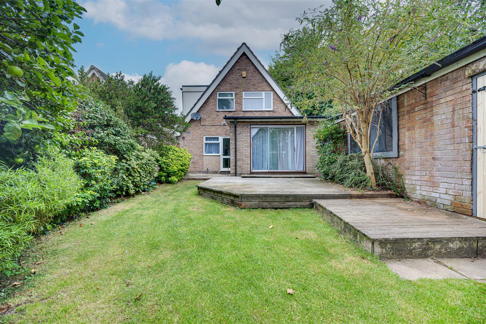 3 bedroom Detached house For Sale