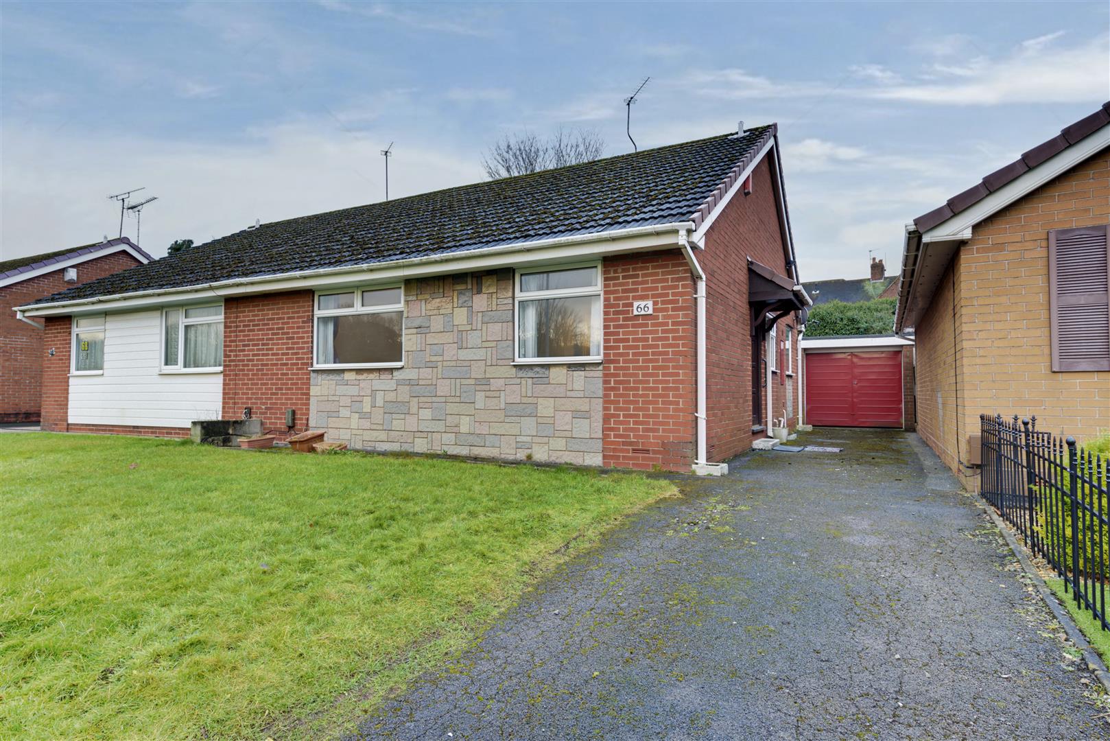 2 bedroom Detached bungalow To Let