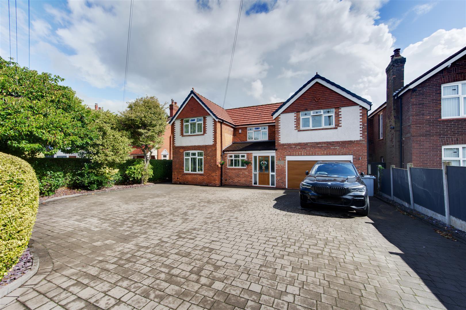 5 bedroom Terraced House For Sale
