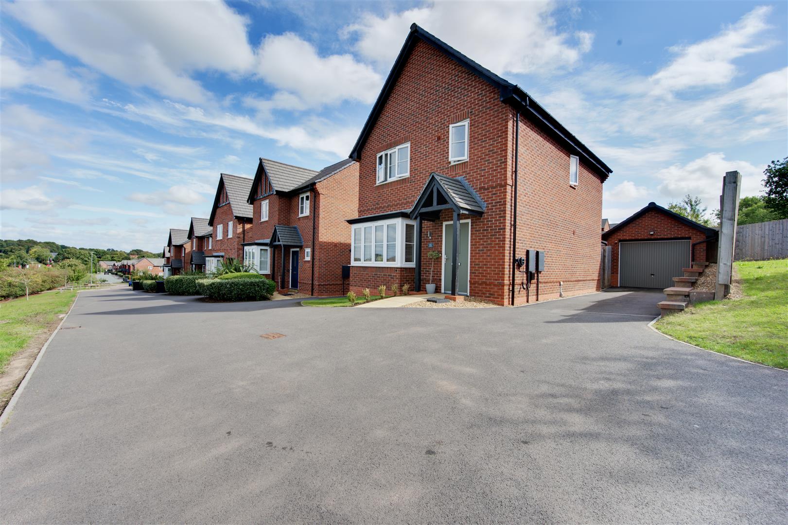 3 bedroom Detached house Under Offer