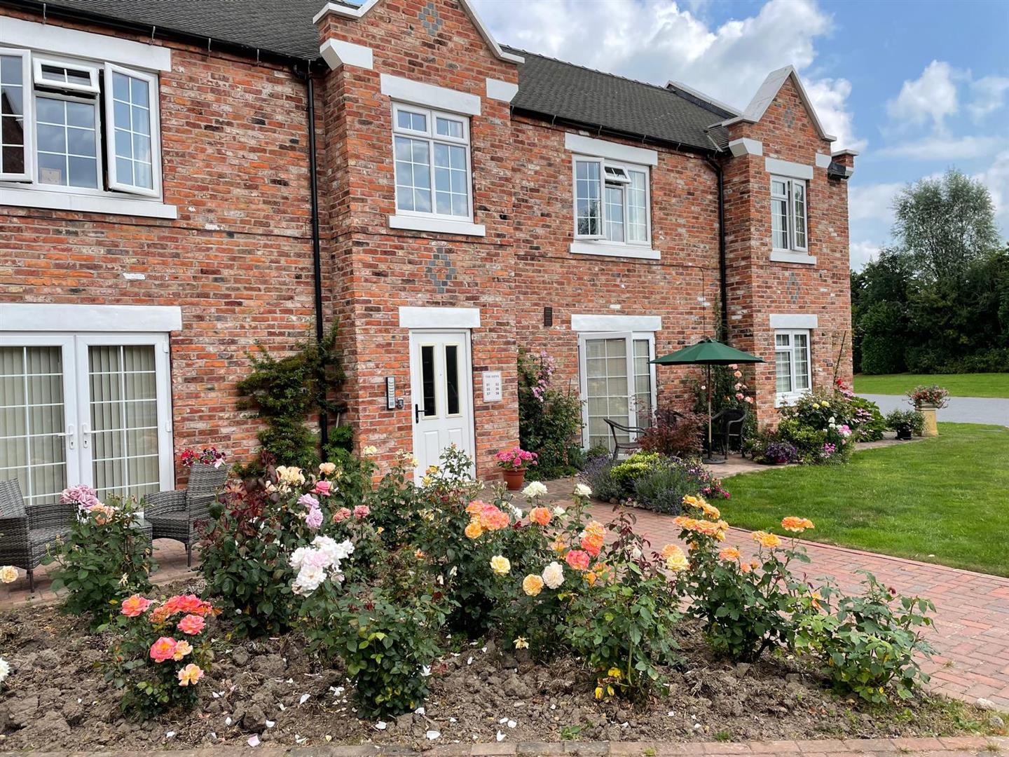  Apartment To Let