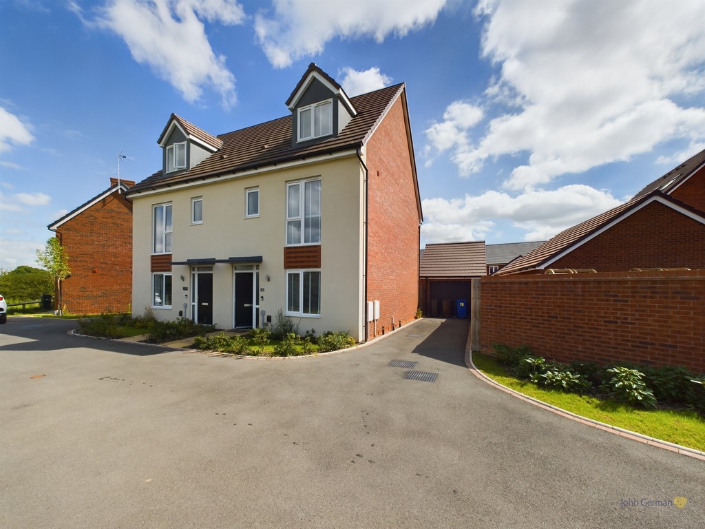 4 bedroom Semi-detached house For Sale
