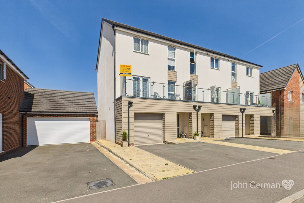4 bedroom Semi-detached house For Sale