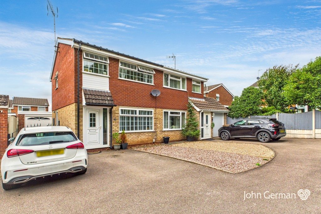 3 bedroom Semi-detached house For Sale