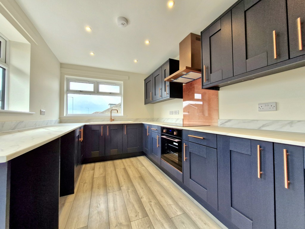 3 bedroom Semi-detached house To Let