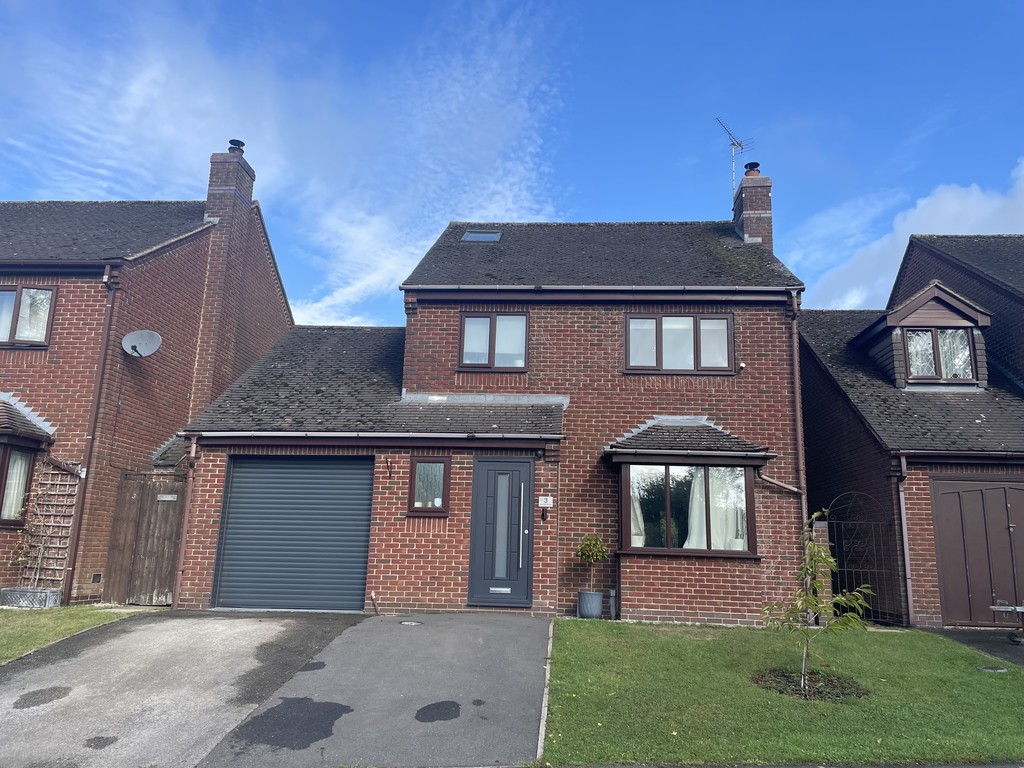4 bedroom Detached house To Let