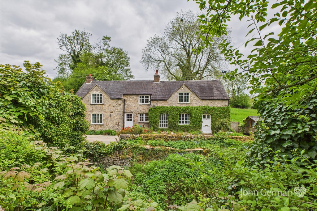 3 bedroom Cottage For Sale