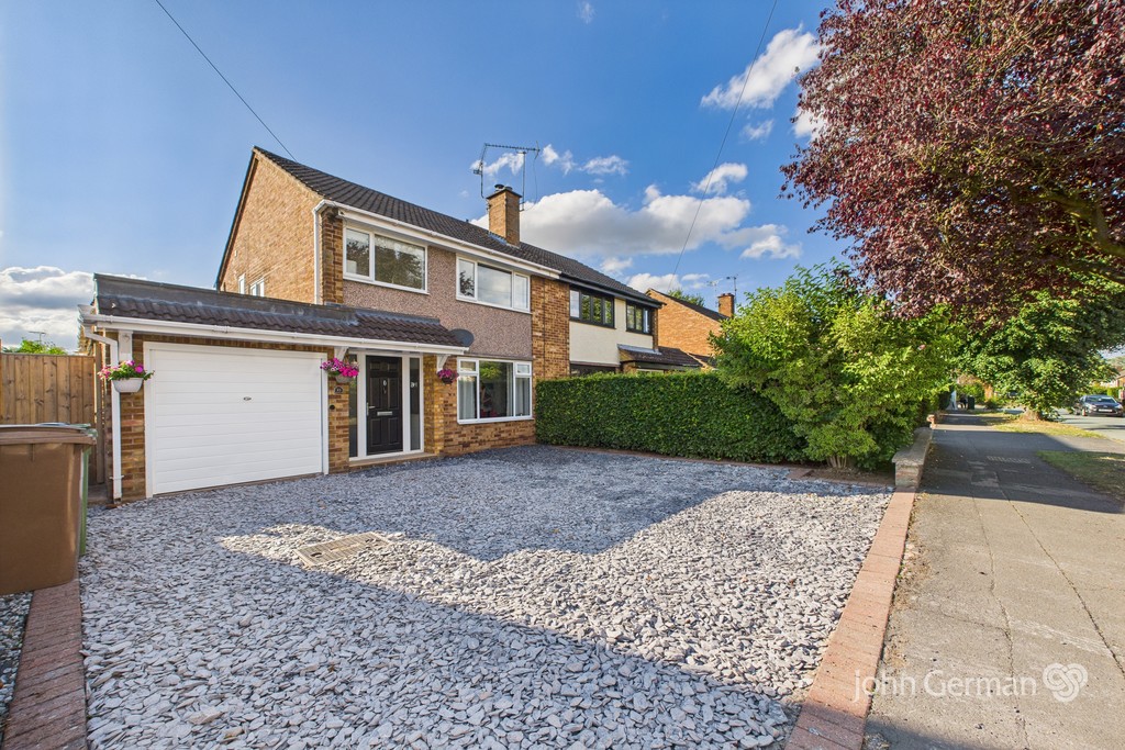3 bedroom Semi-detached house For Sale