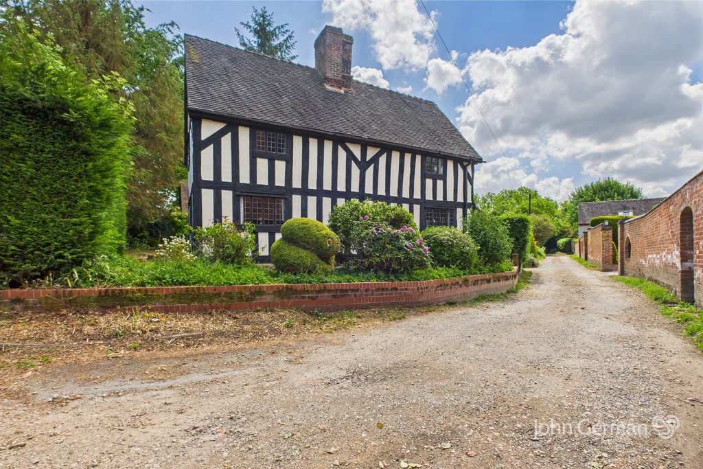 2 bedroom Detached house For Sale