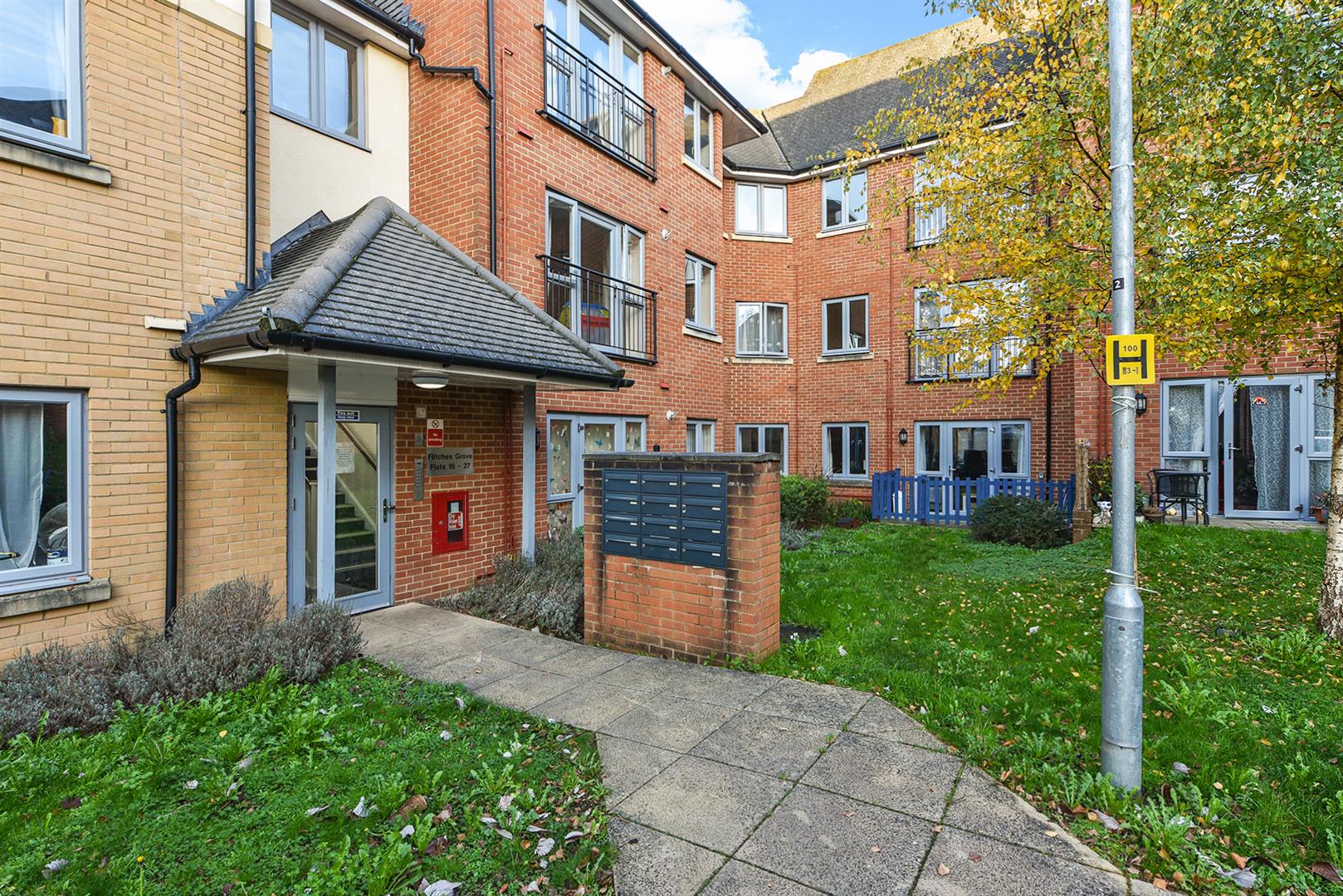 2 bedroom Flat For Sale