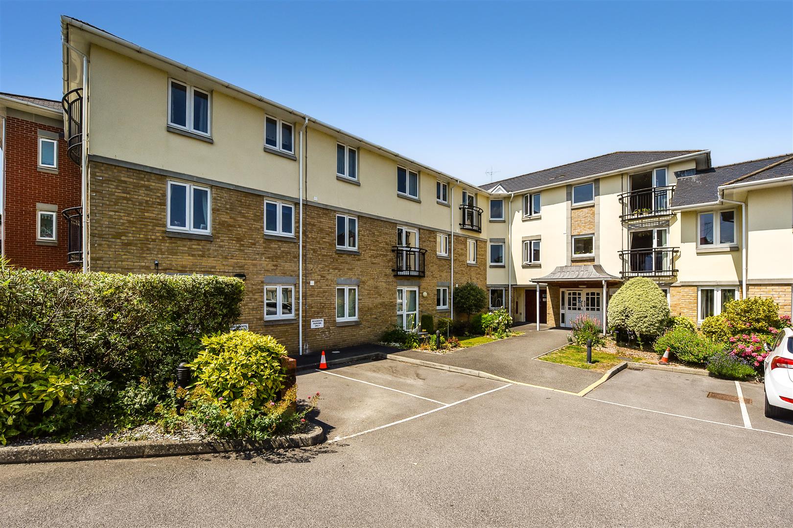 1 bedroom Flat For Sale