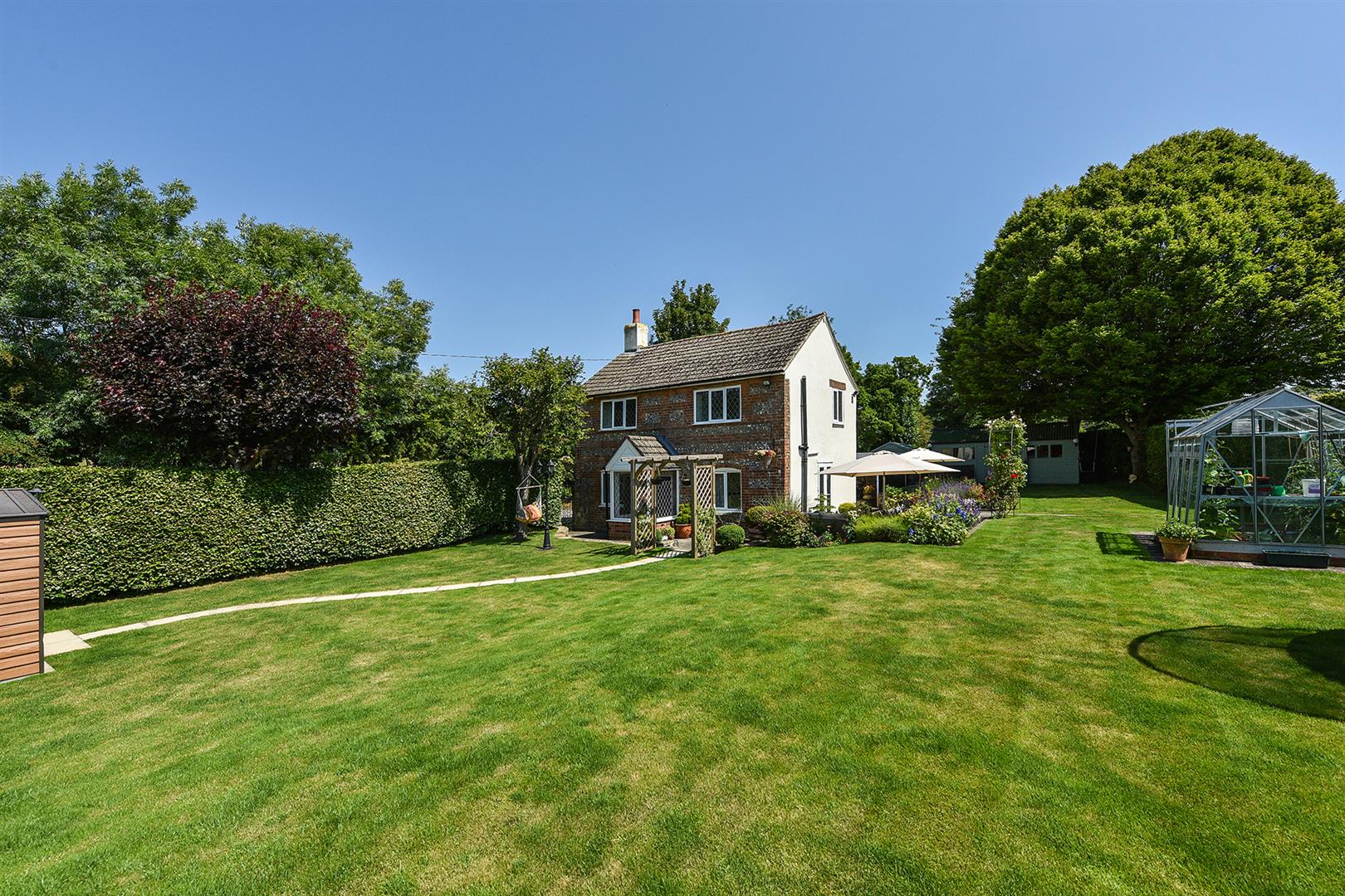2 bedroom Detached house For Sale
