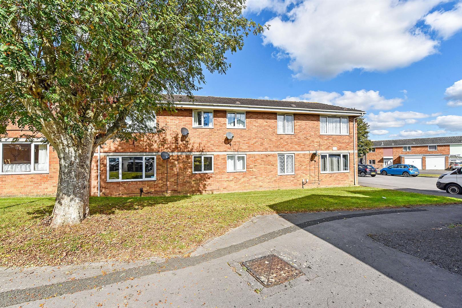 2 bedroom Flat To Let