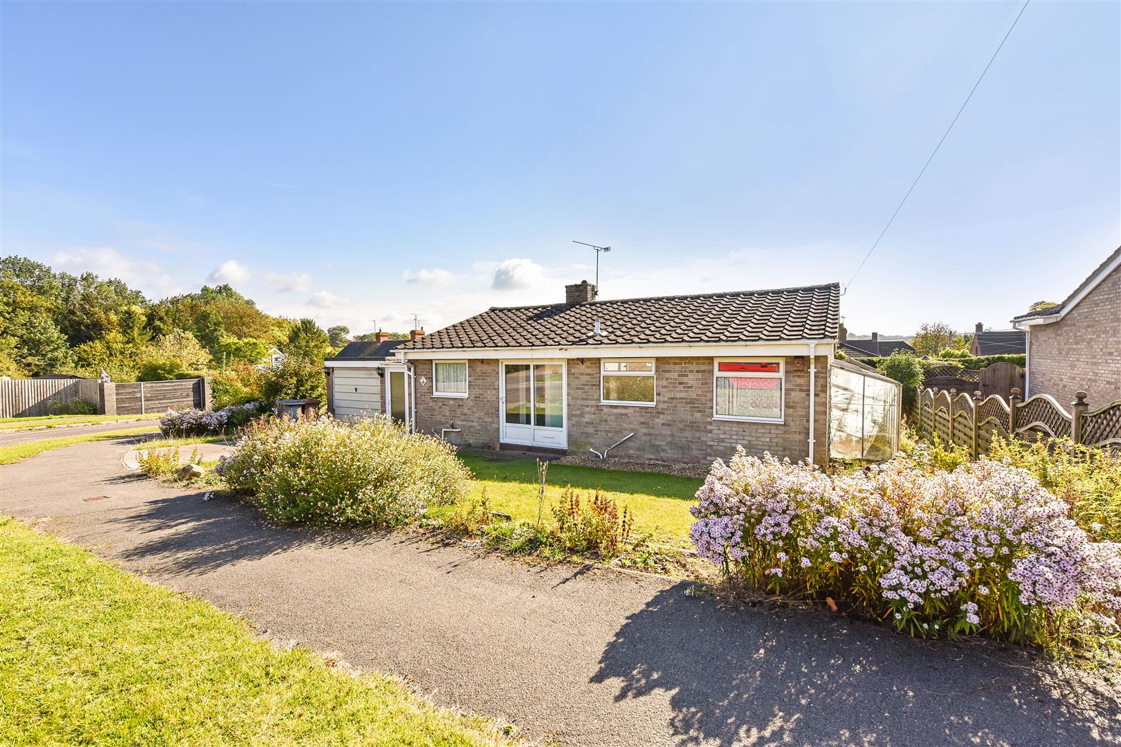 2 bedroom Detached bungalow For Sale