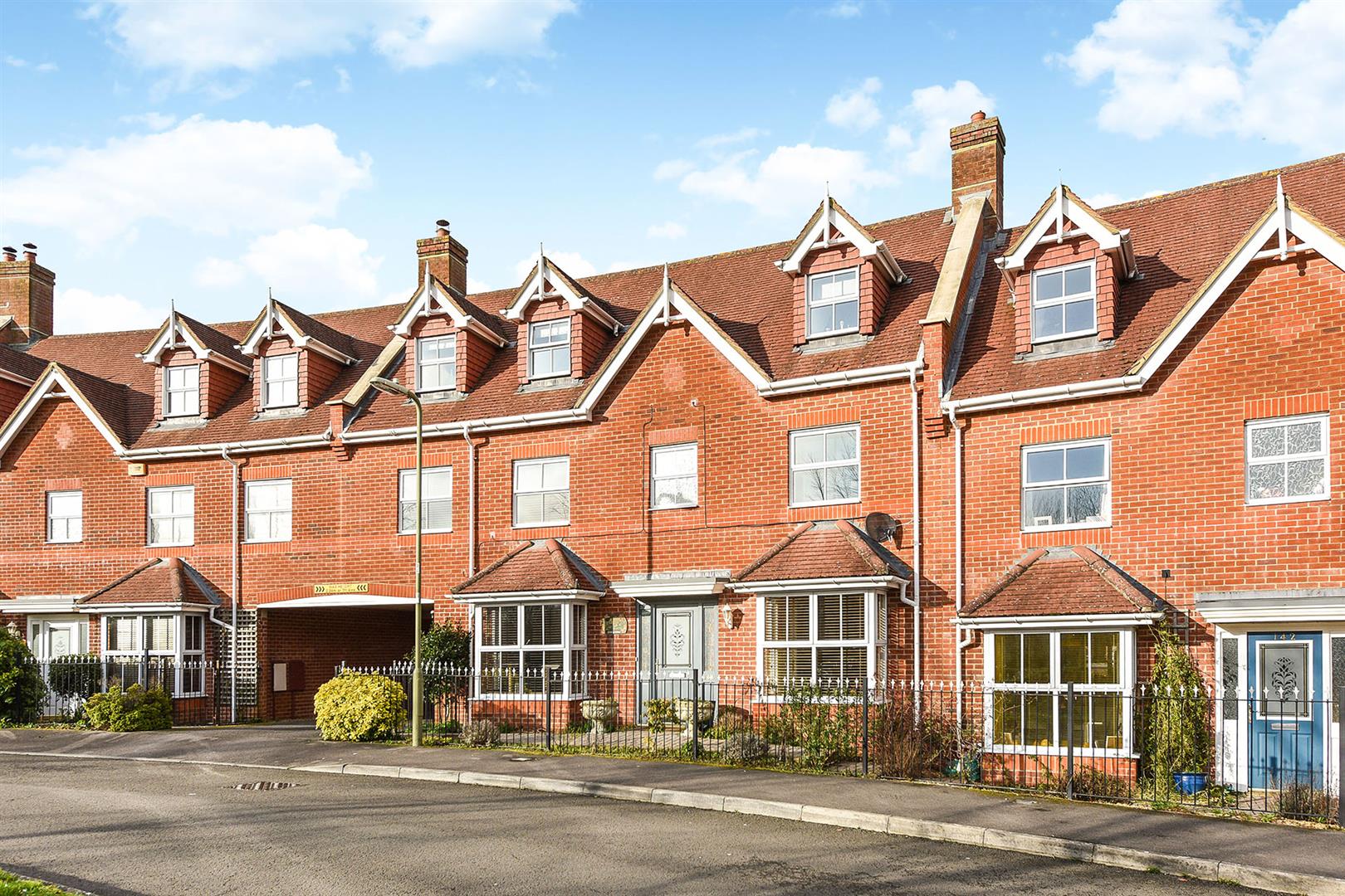 6 bedroom Terraced House For Sale
