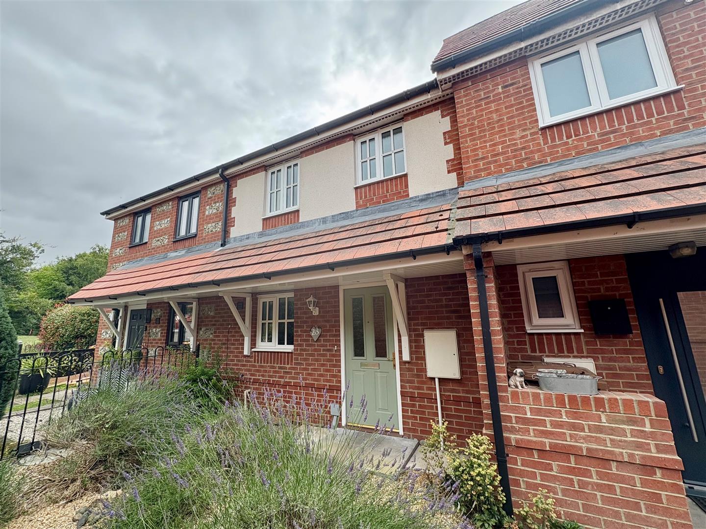 2 bedroom Terraced House To Let