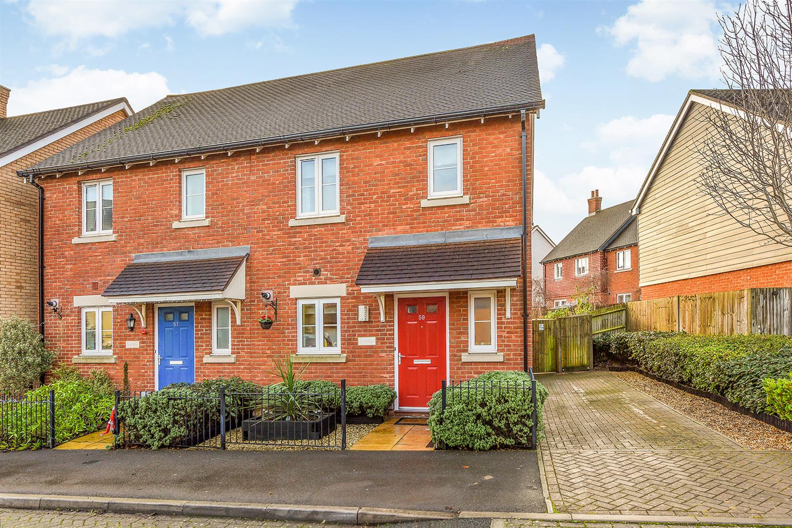 3 bedroom Semi-detached house To Let