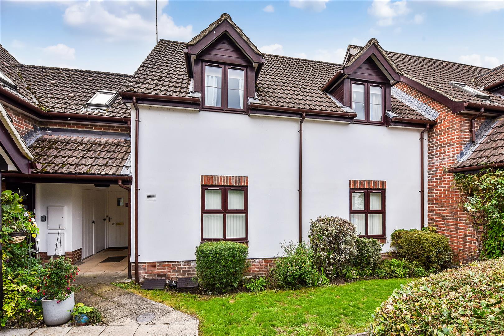 2 bedroom House (unspecified) For Sale