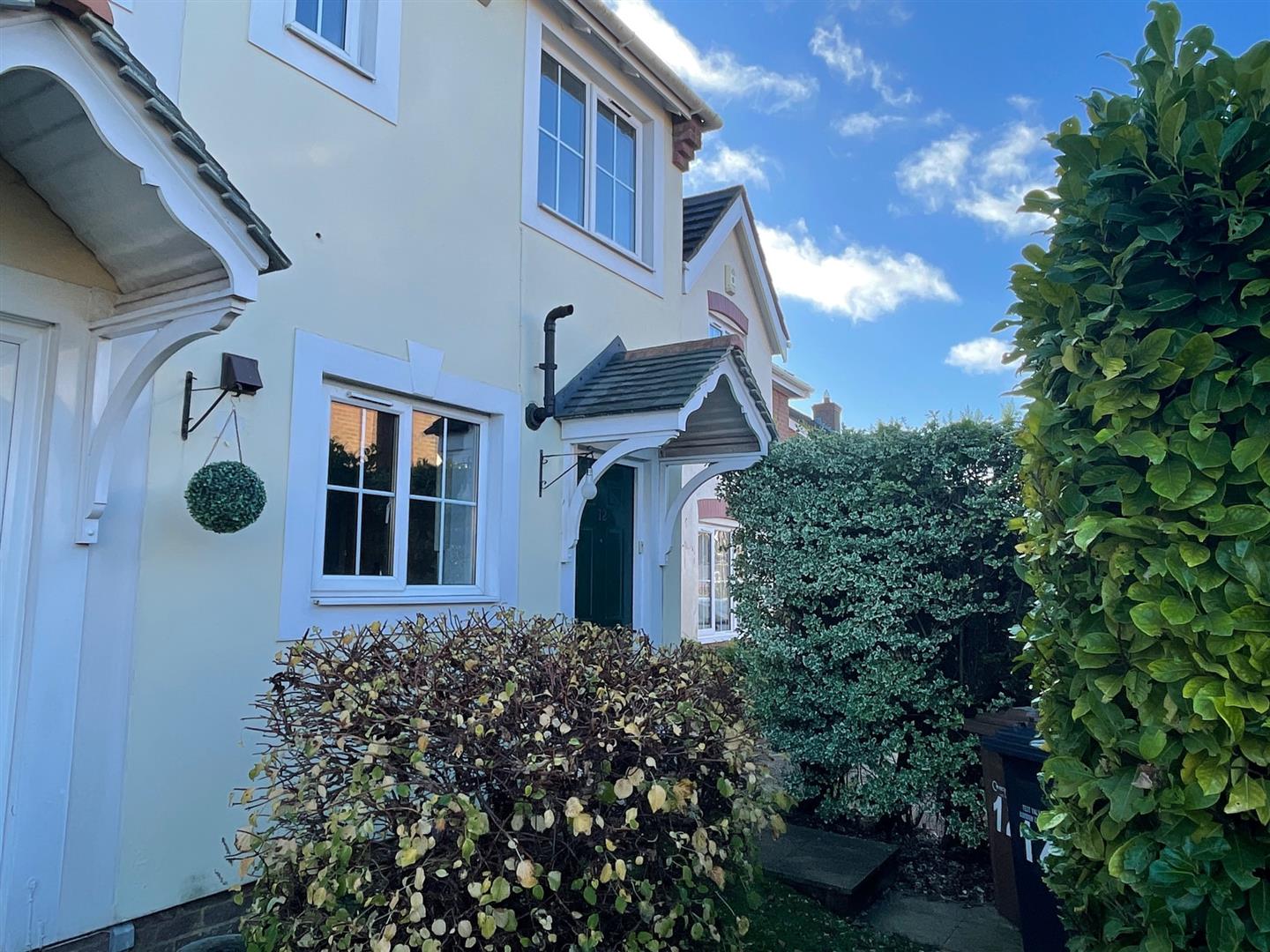 2 bedroom Terraced House To Let