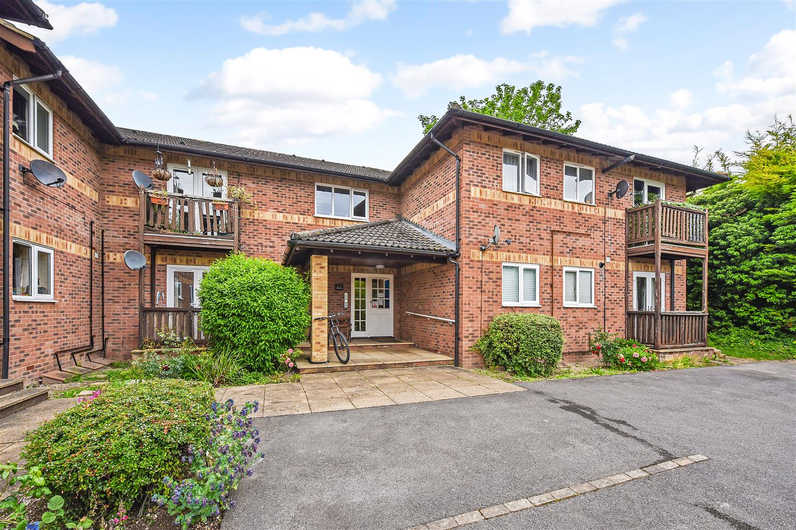2 bedroom Apartment To Let