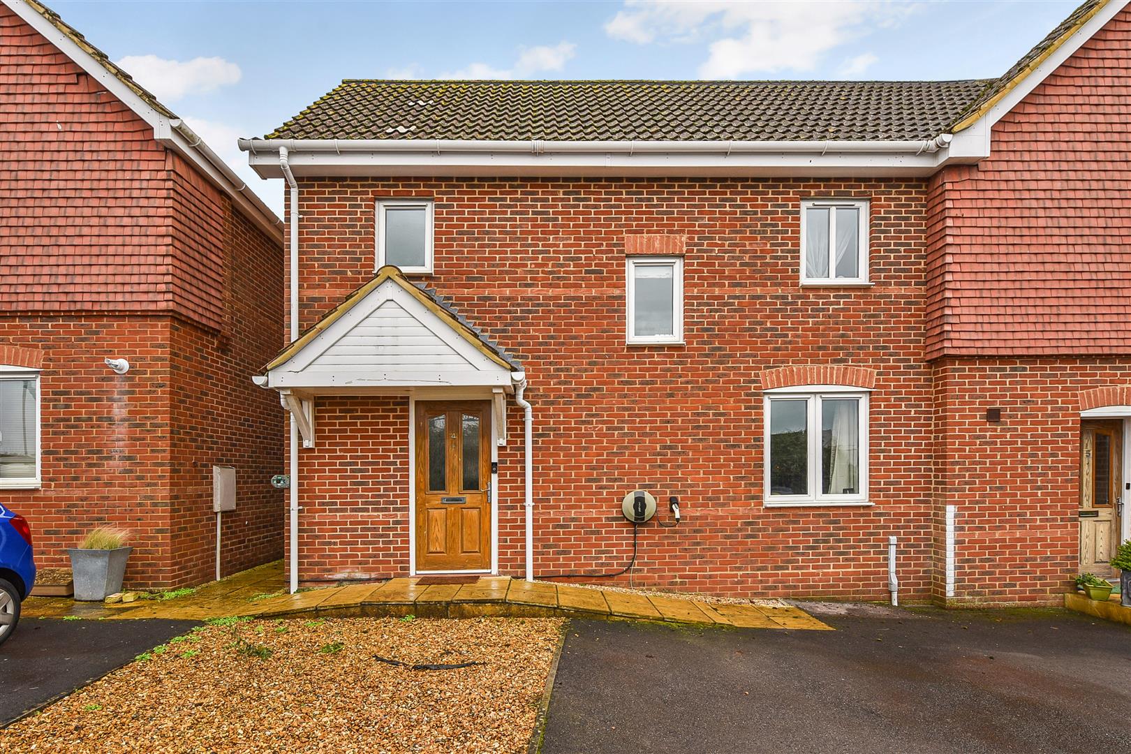 3 bedroom Semi-detached house To Let