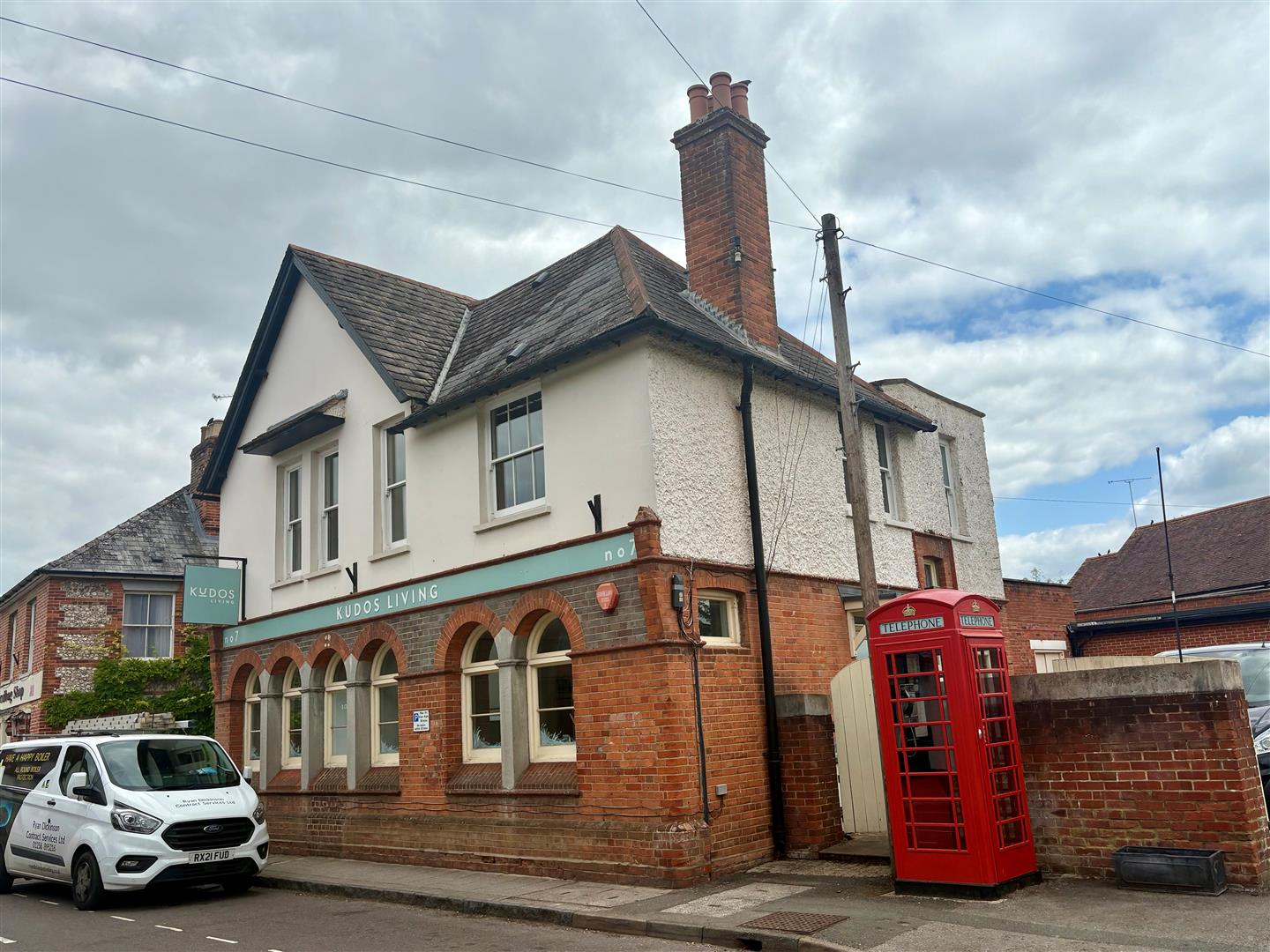 3 bedroom Flat To Let