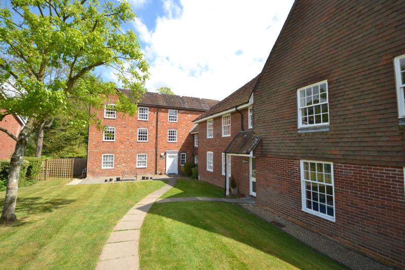 1 bedroom Flat To Let