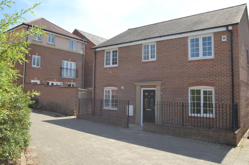 4 bedroom Detached house To Let