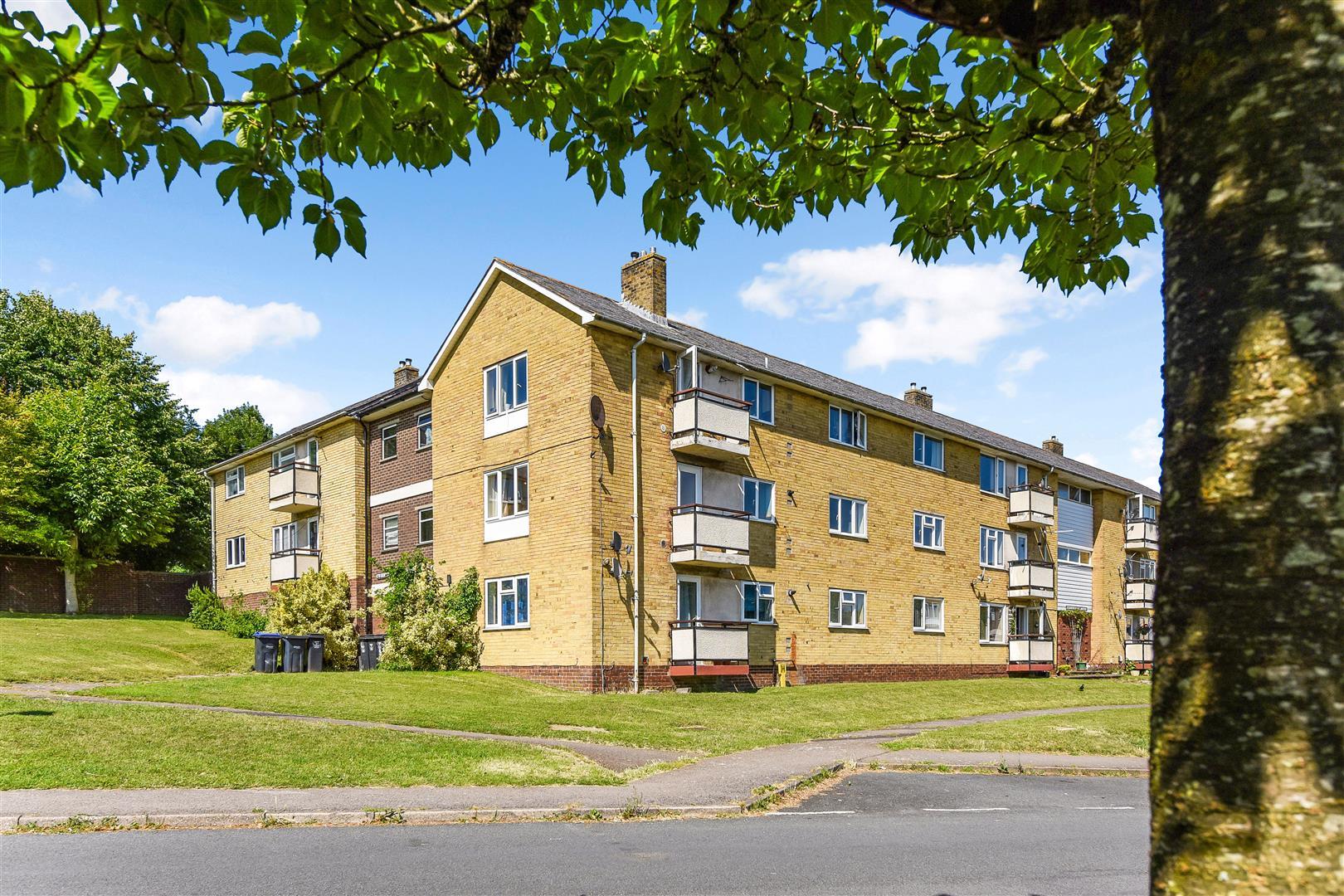 2 bedroom Flat To Let