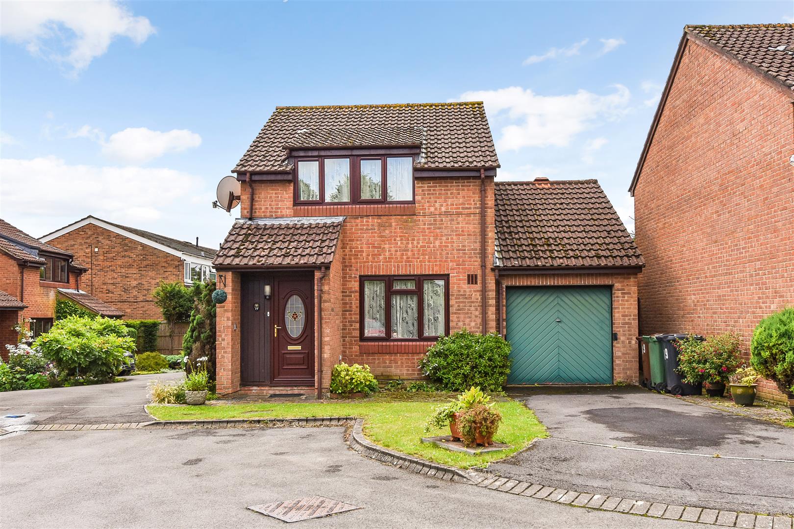 3 bedroom Detached house For Sale