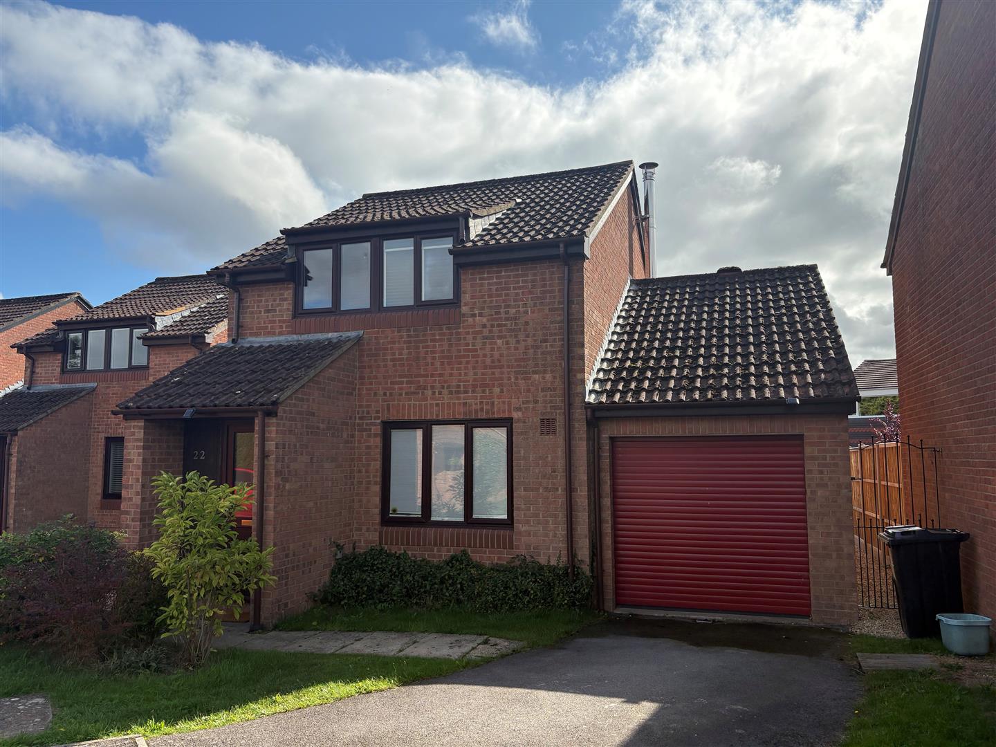3 bedroom Detached house To Let