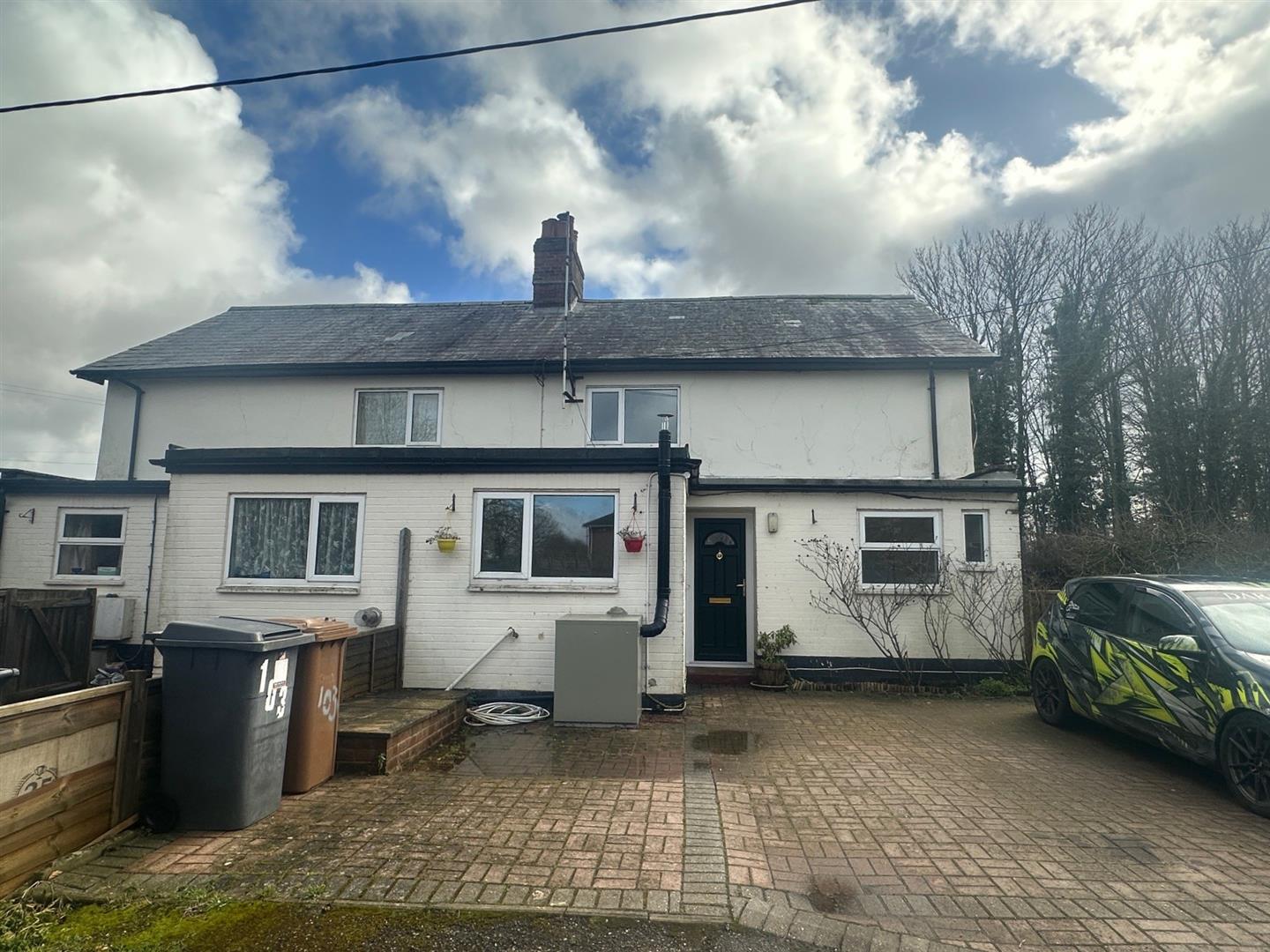 3 bedroom Semi-detached house To Let
