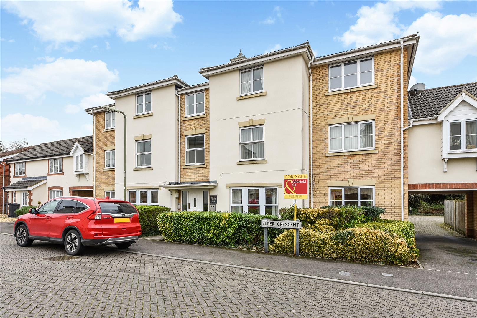 2 bedroom Flat For Sale