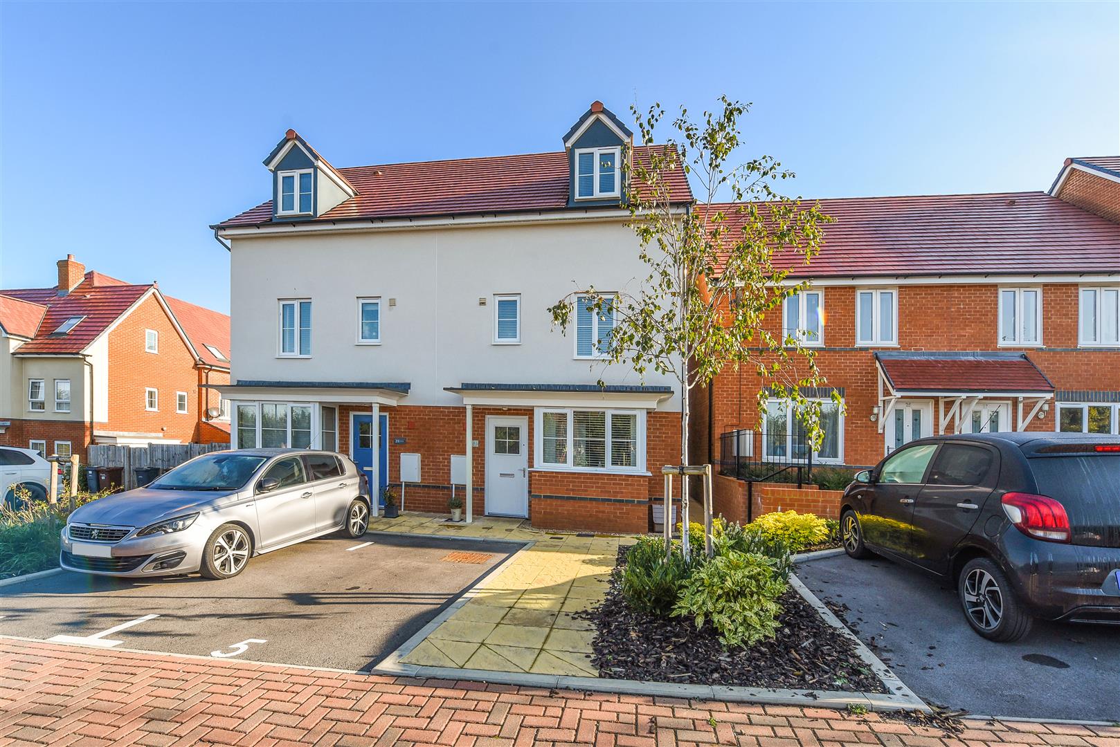 4 bedroom Semi-detached house For Sale