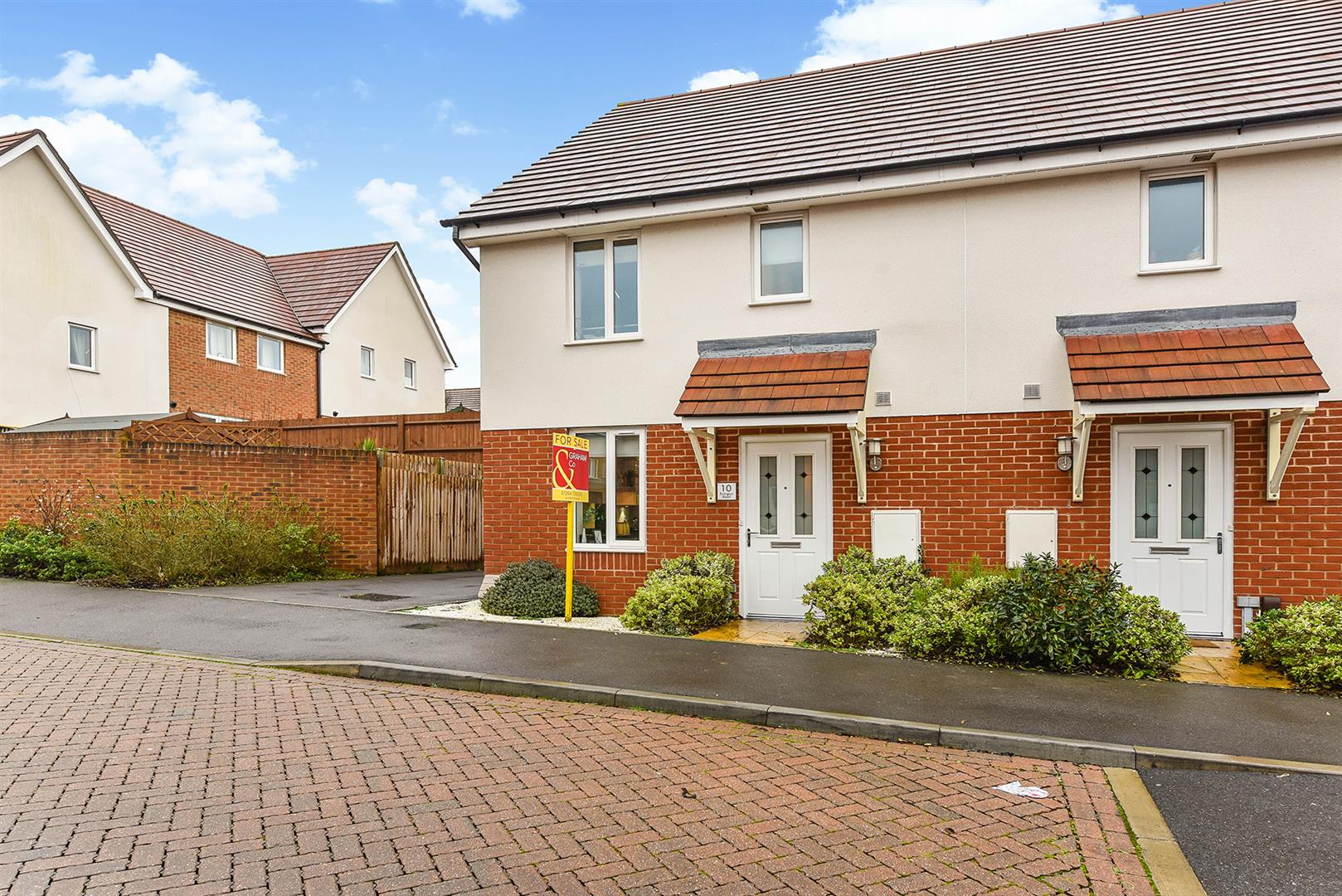 3 bedroom Semi-detached house For Sale