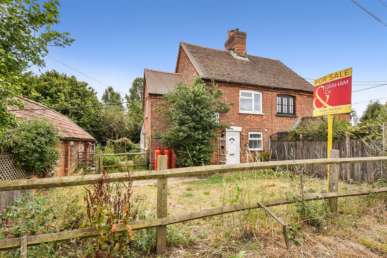 3 bedroom Semi-detached house Under Offer