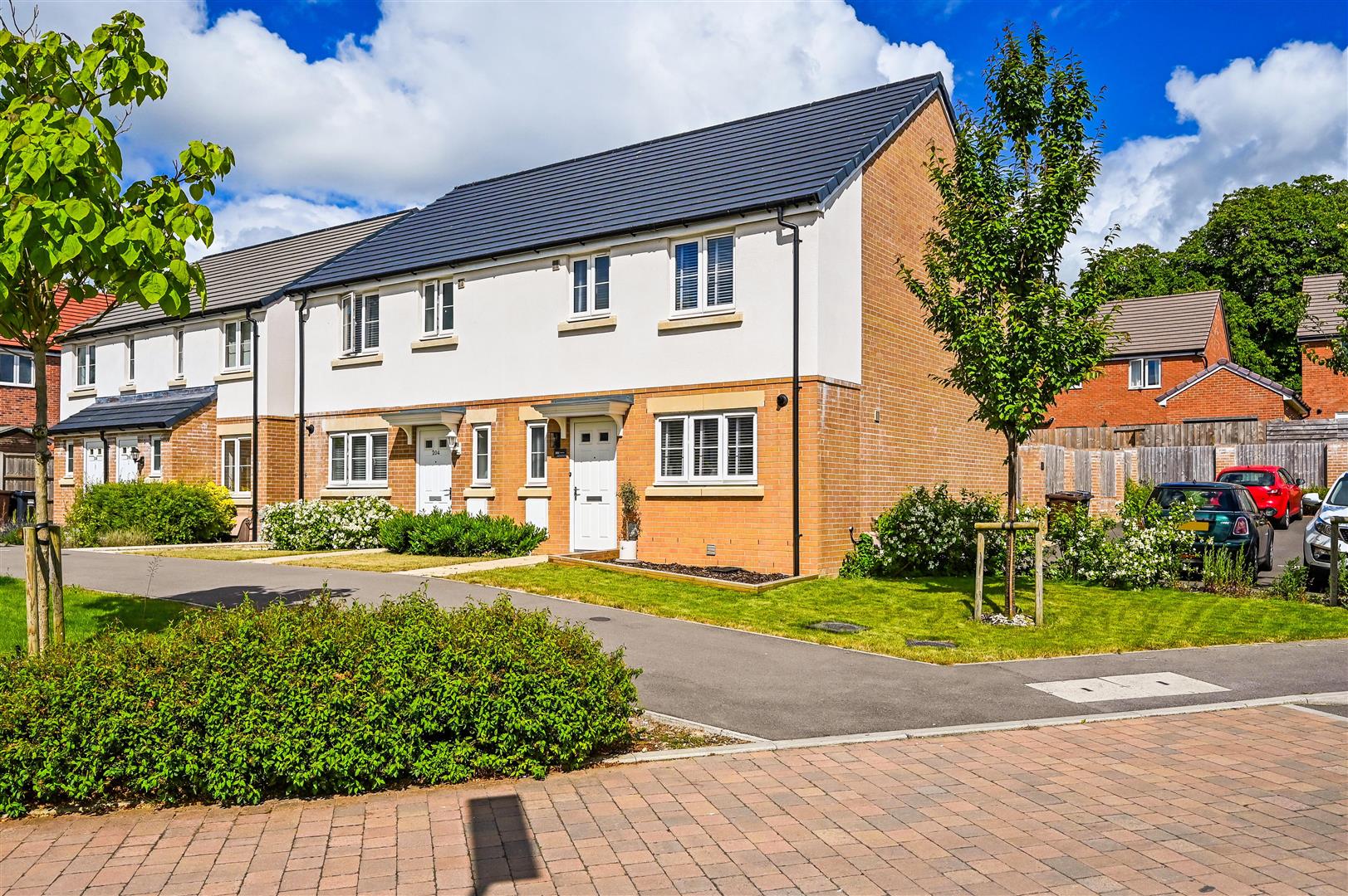 3 bedroom Semi-detached house To Let