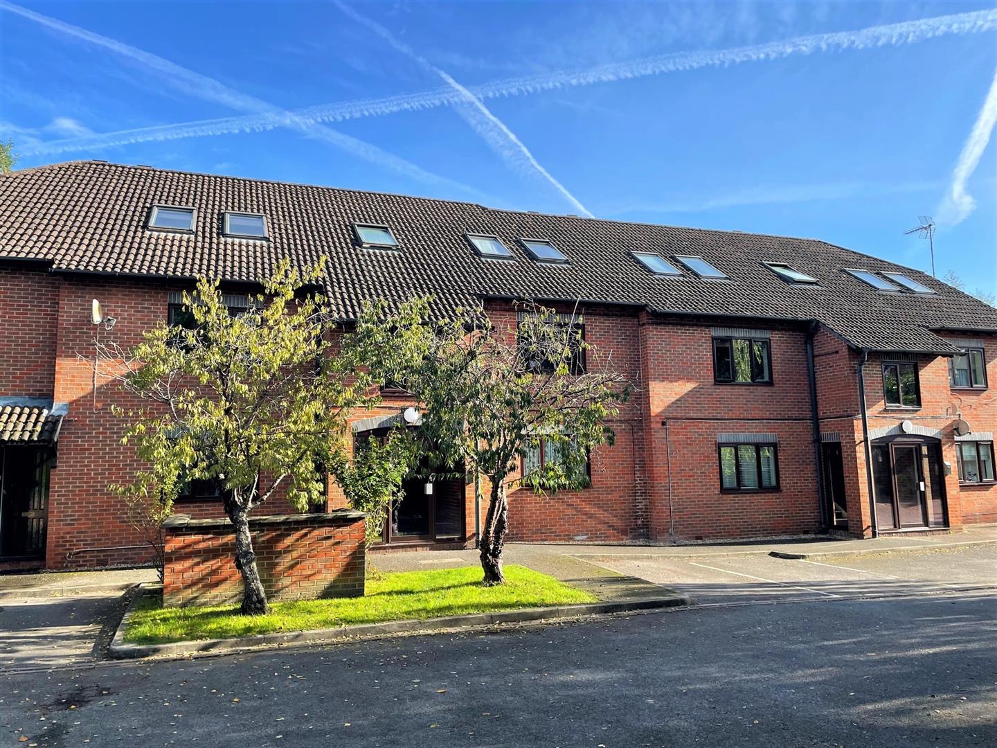 2 bedroom Flat To Let