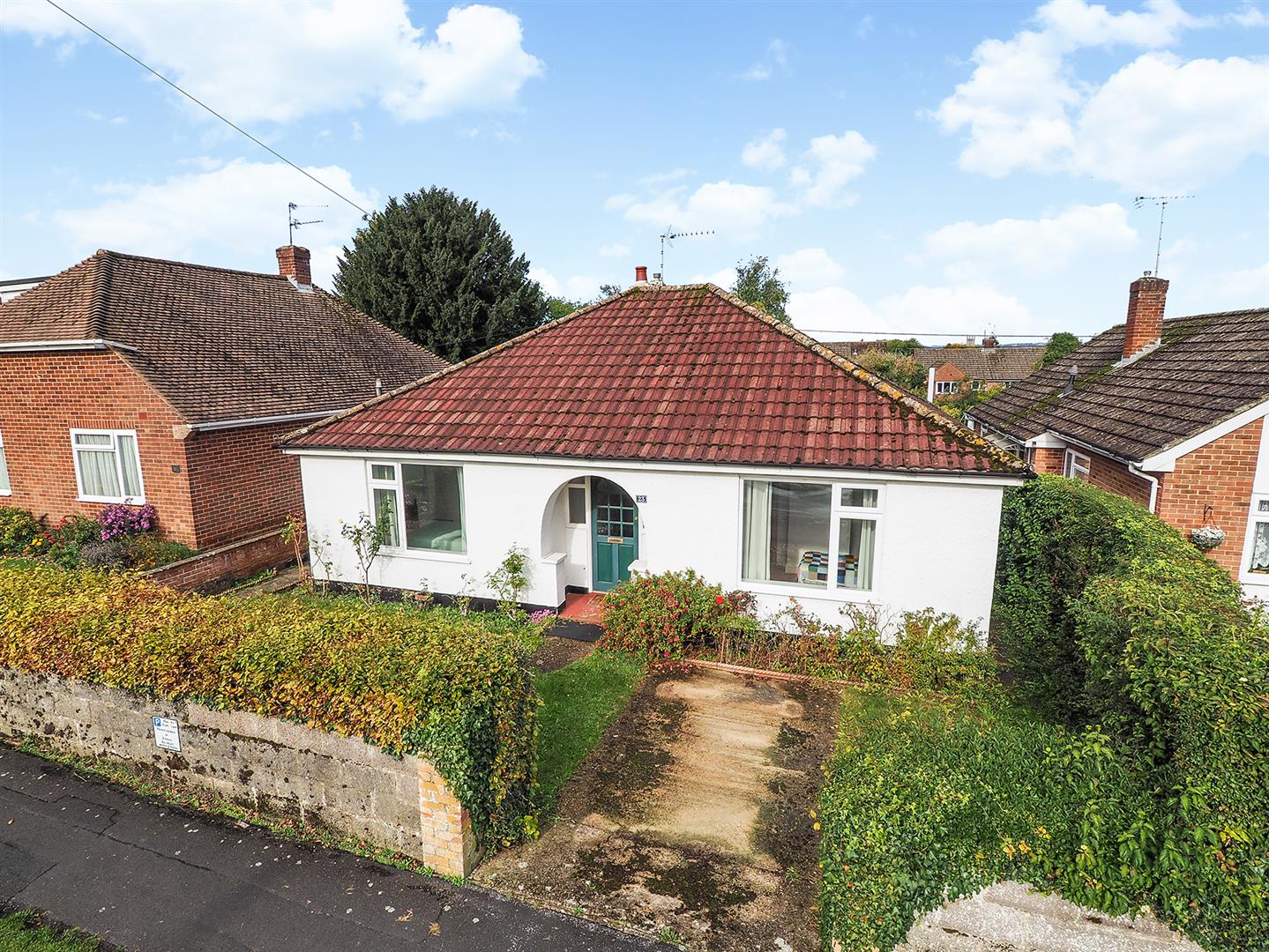 3 bedroom Detached bungalow For Sale