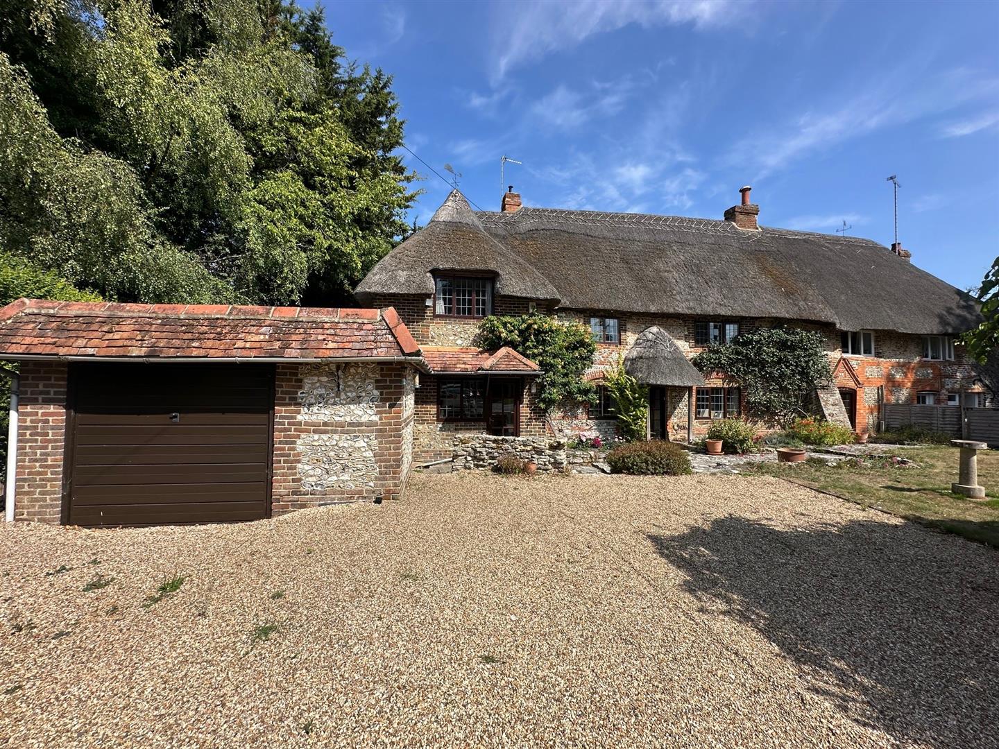 4 bedroom Cottage To Let