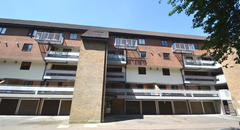 1 bedroom Flat To Let