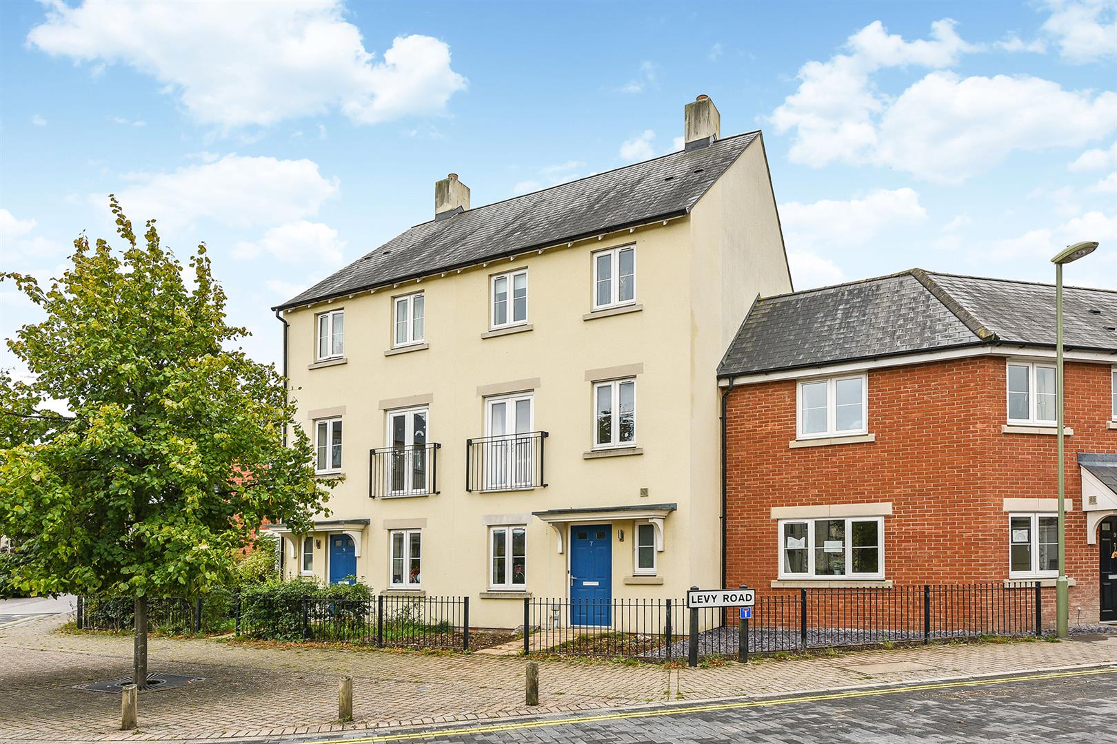 4 bedroom Town house For Sale