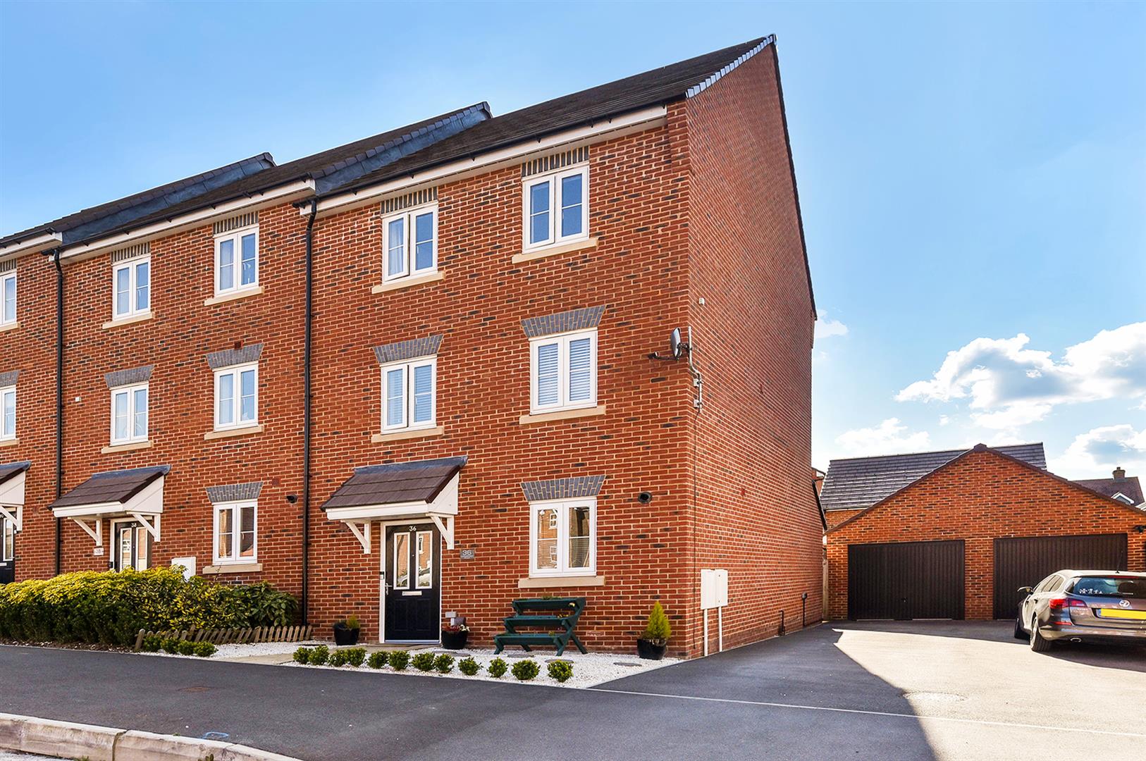 5 bedroom End of terrace house For Sale