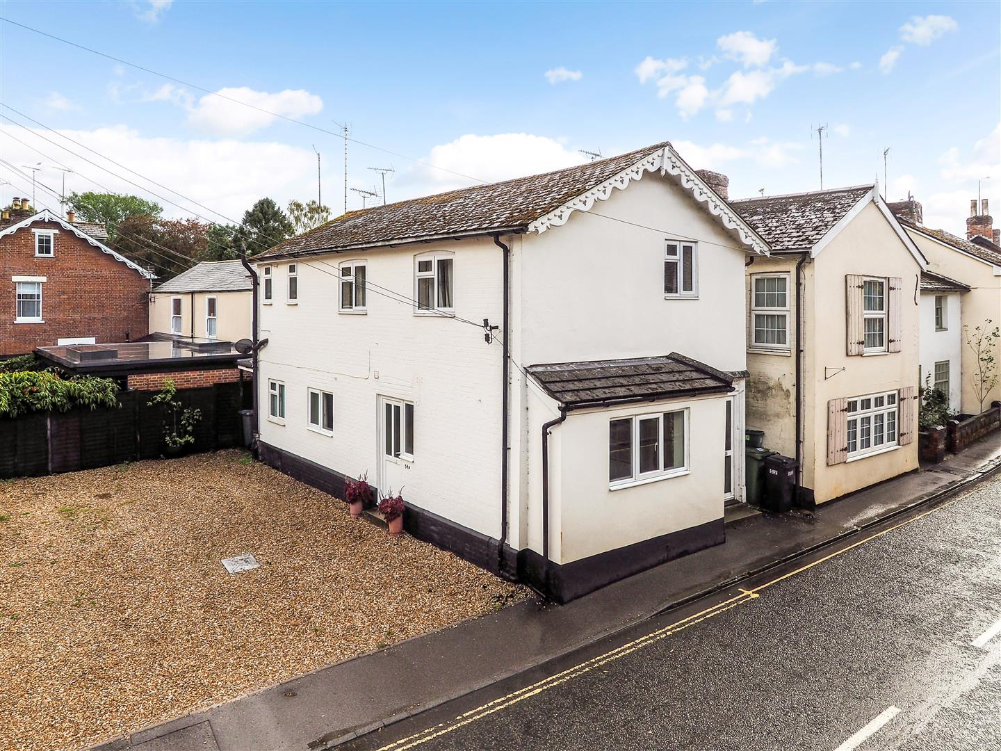 1 bedroom House (unspecified) Under Offer