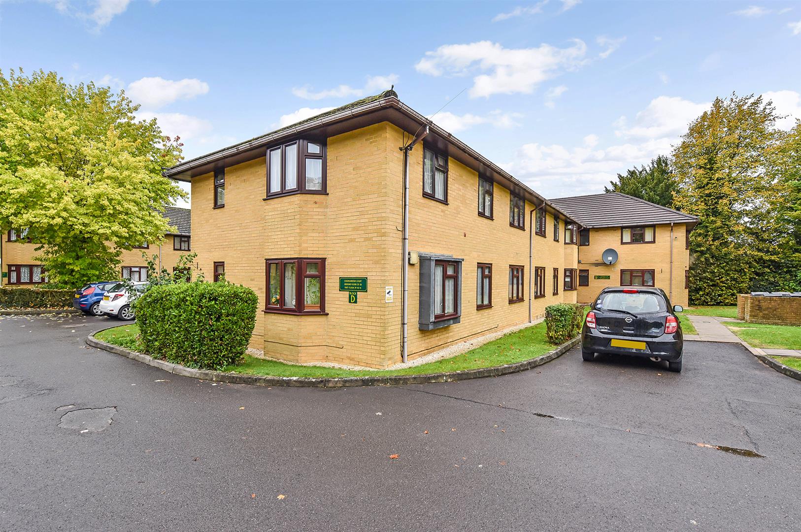 2 bedroom Flat For Sale
