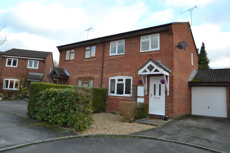 3 bedroom Semi-detached house To Let