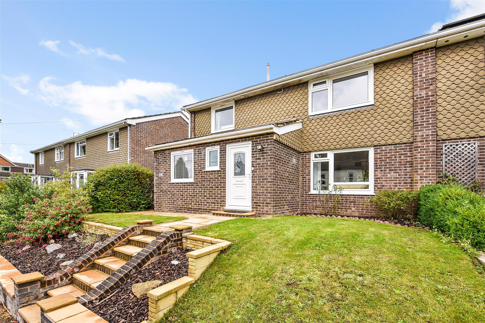 3 bedroom Semi-detached house To Let